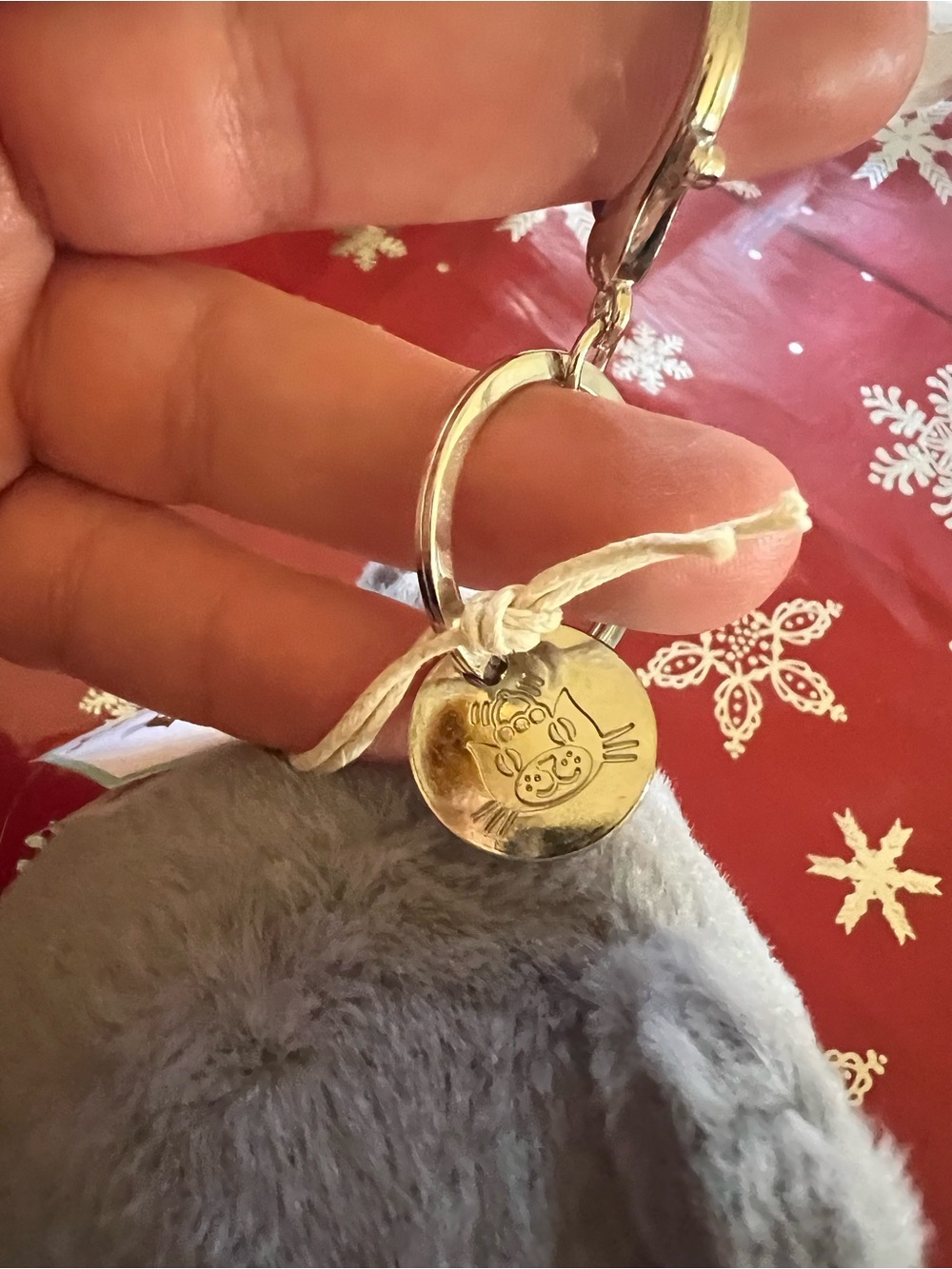 GREY CAT PLUSH KEYCHAIN - Picture 4 of 6